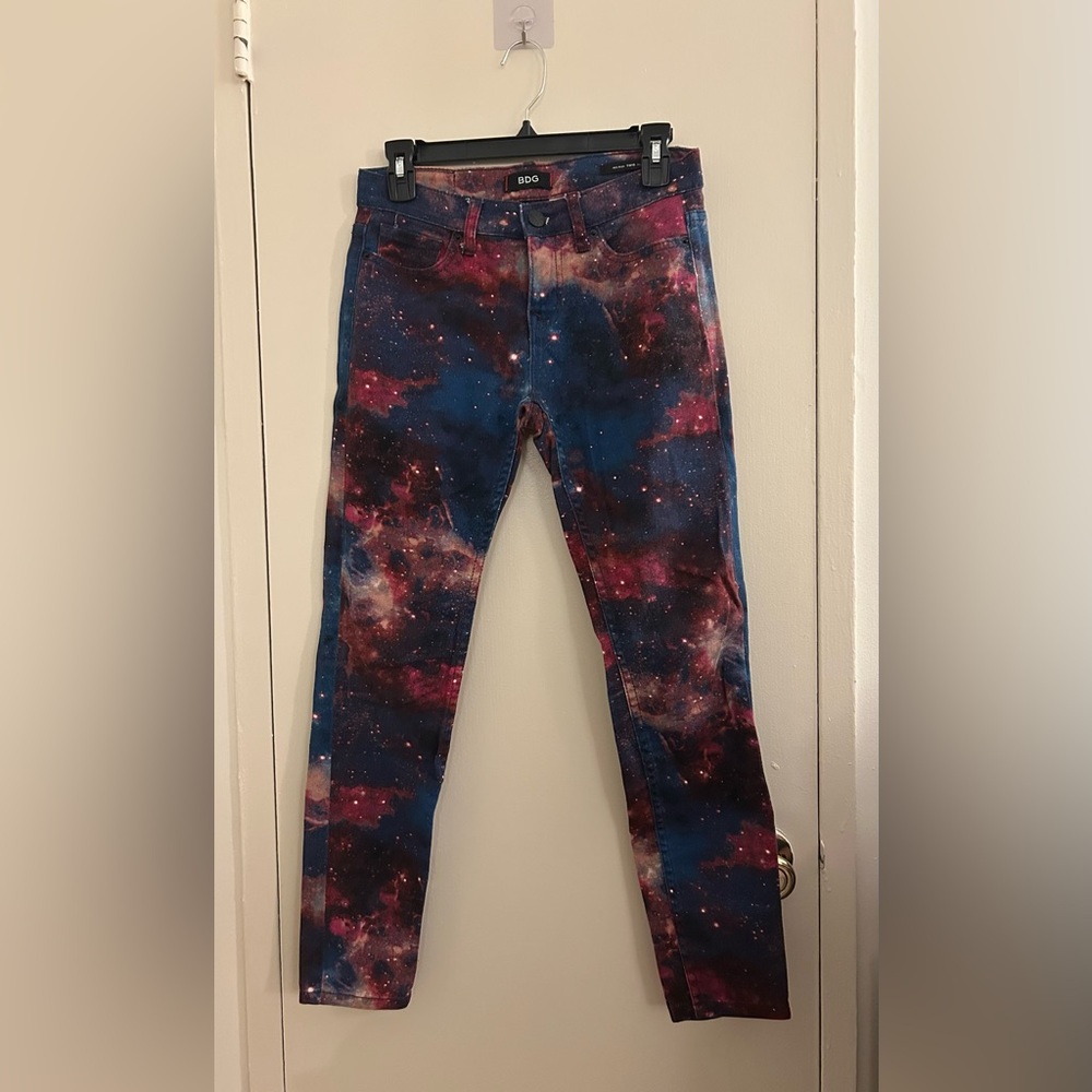Urban Outfitters BDG Mid-Rise Twig Ankle Jeans in
Galaxy Print